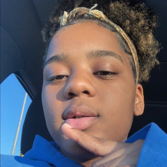 Meet your Posher, Mariah - Picture 1 of 1